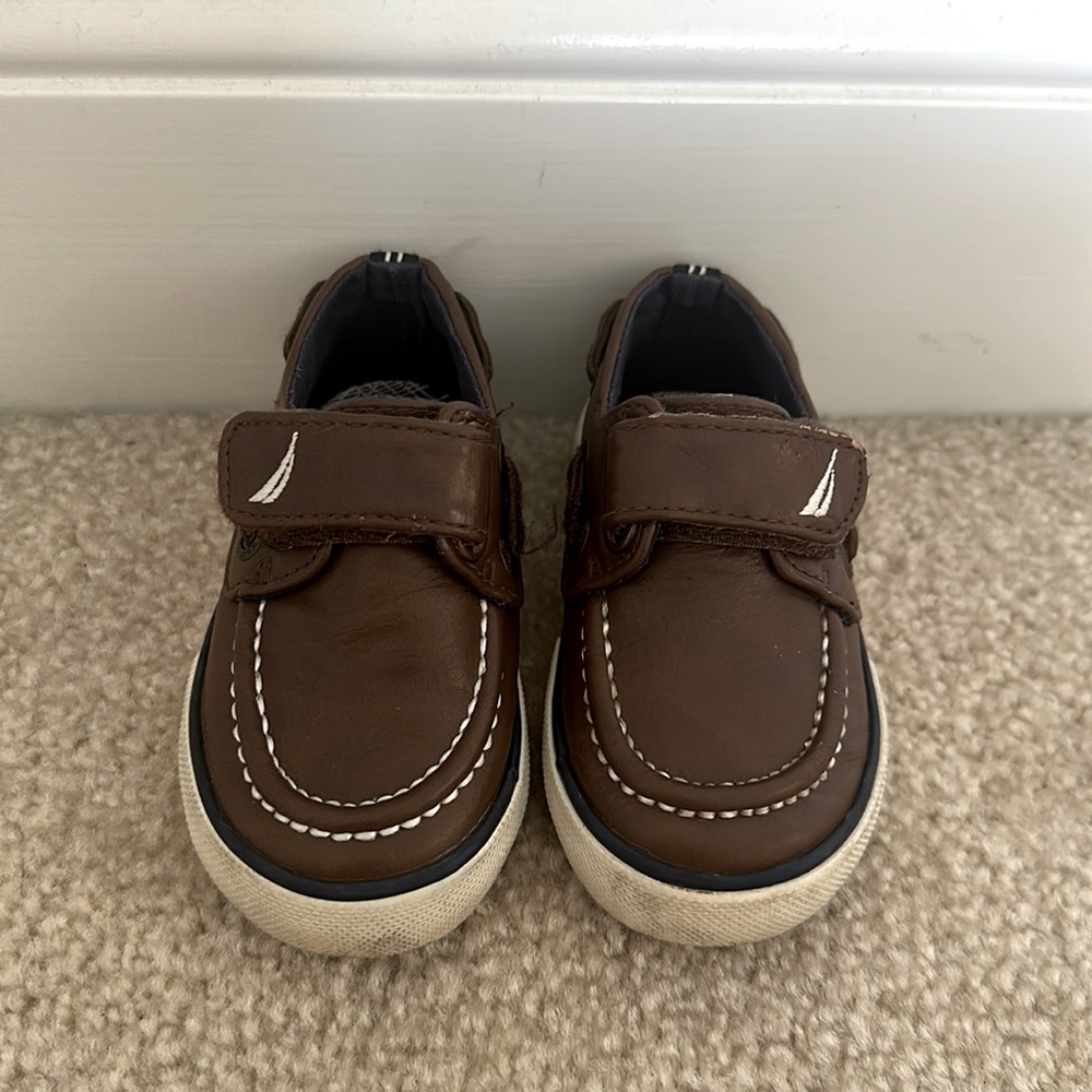 Toddler boy size 5 Nautica shoe.
